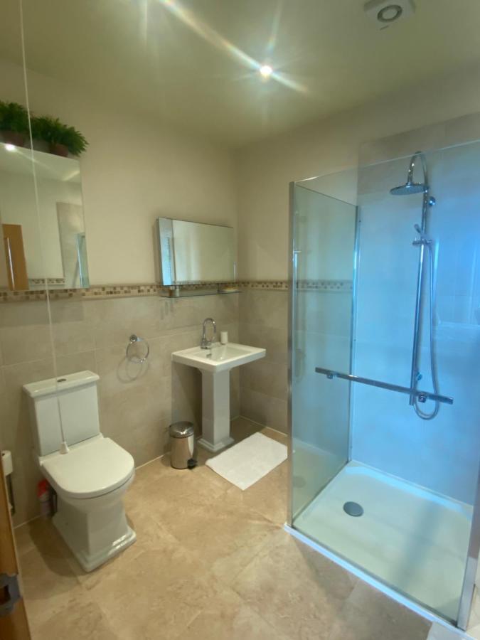Flat 3, Murray Crescent House Bed and Breakfast Milford Haven Exterior foto