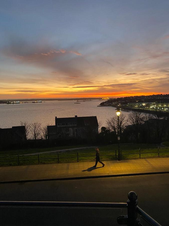 Flat 3, Murray Crescent House Bed and Breakfast Milford Haven Exterior foto