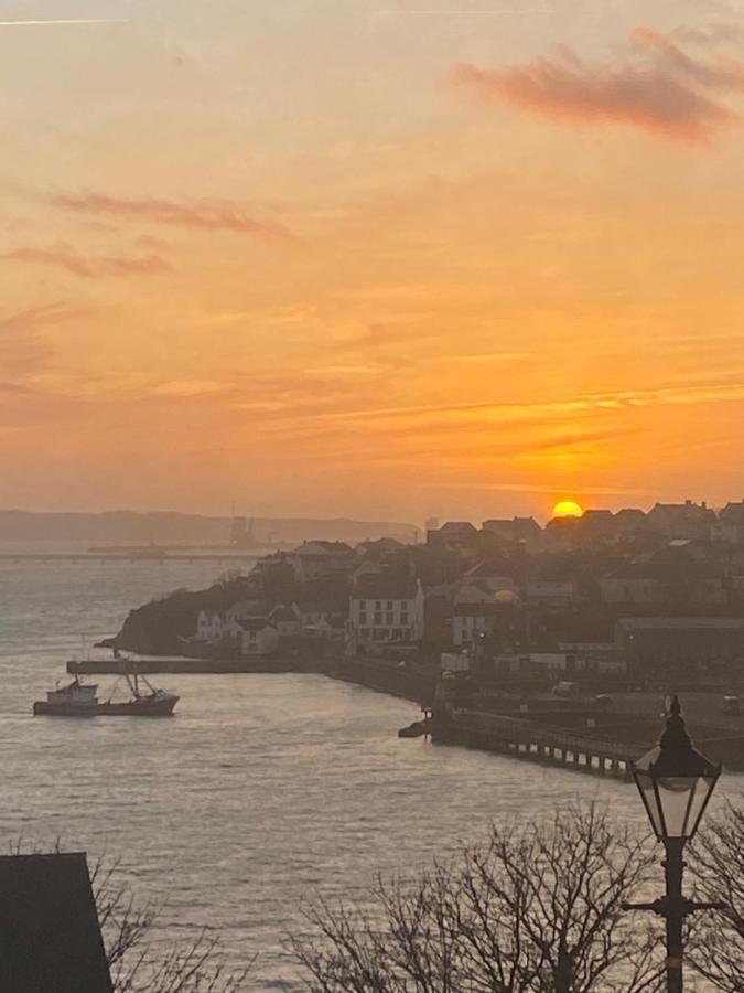 Flat 3, Murray Crescent House Bed and Breakfast Milford Haven Exterior foto